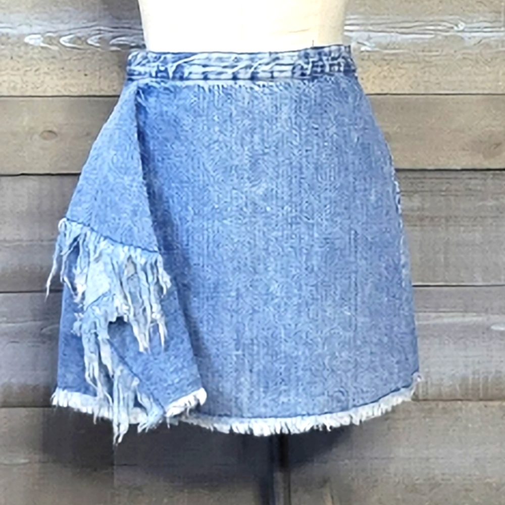Zara Trafaluc Tiered Frayed Raw Hem Mini Denim Skirt